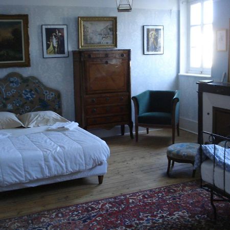 トネール Le Chevalier D'Eon Bed & Breakfast エクステリア 写真
