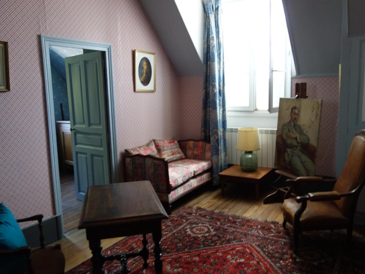 トネール Le Chevalier D'Eon Bed & Breakfast エクステリア 写真